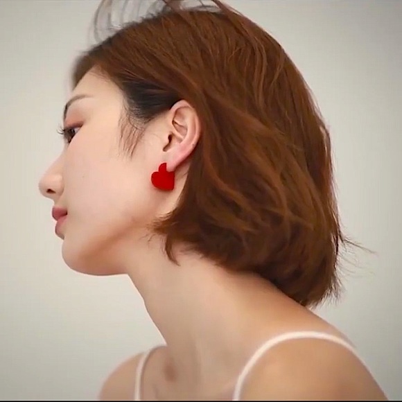 “Hopeful Romantic” Heart Cutout Love Stud Earrings - Picture 7 of 9